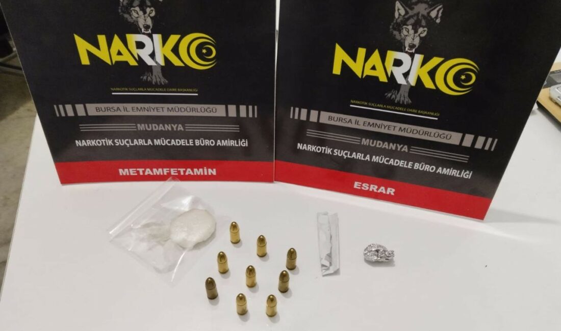 BURSA'DA POLİS EKİPLERİNİN ŞÜPHELENEREK DURDURDUĞU ŞAHSIN ÜZERİNDE 8.55 GRAM METAMFETAMİN