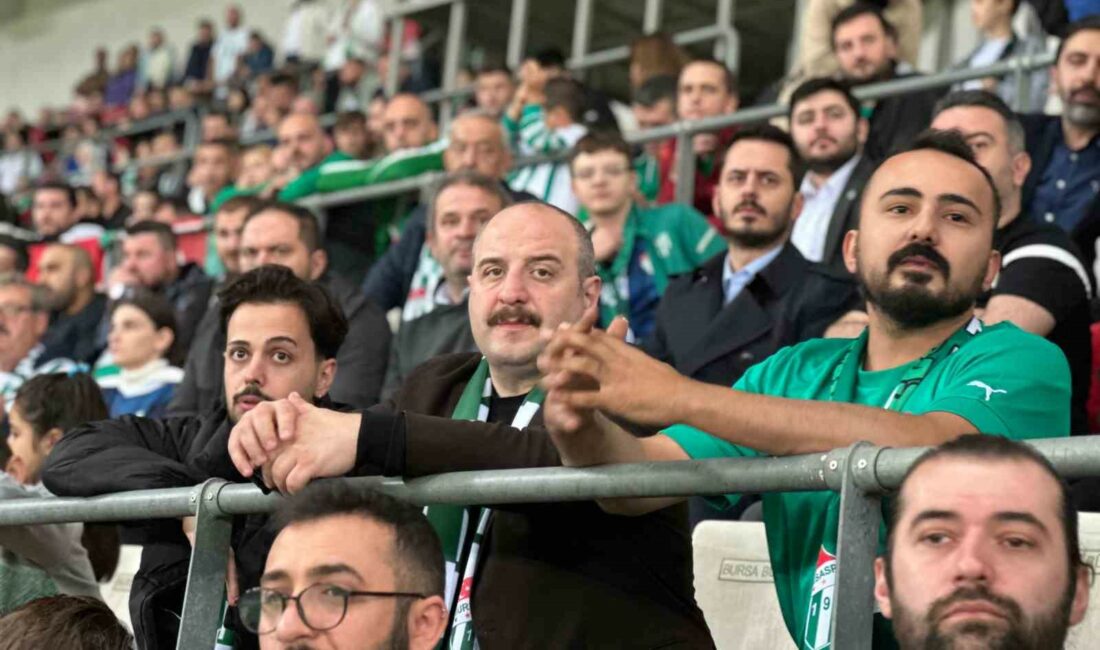 Mustafa Varank, Bursaspor maçını taraftarla izledi BURSA MİLLETVEKİLİ MUSTAFA VARANK, BURSASPOR - KÜTAHYASPOR MAÇINDA TRİBÜNDE TARAFTARLARLA