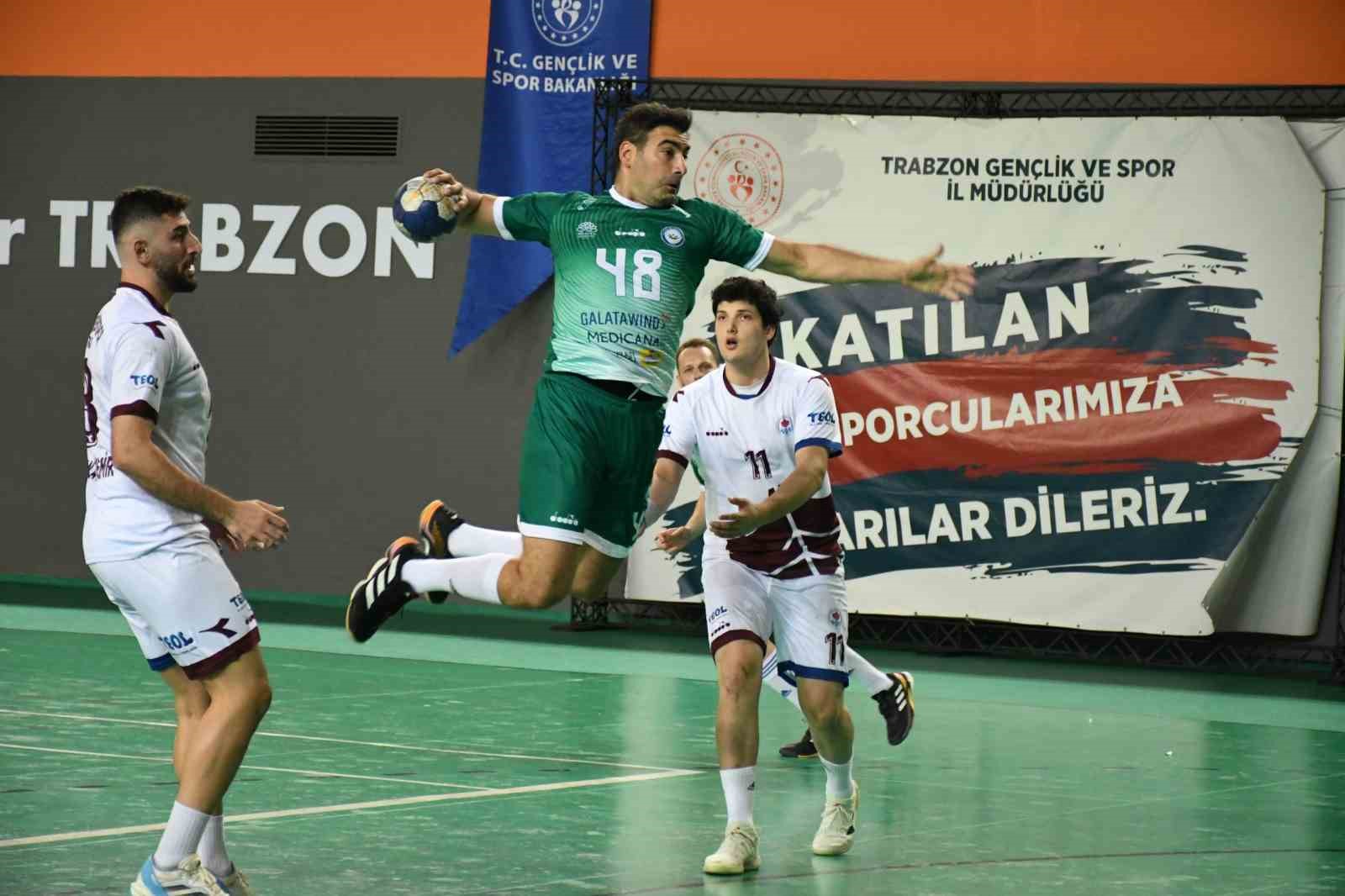 NİLÜFER BELEDİYESPOR ERKEK HENTBOL TAKIMI, TRABZON BÜYÜKŞEHİR BELEDİYESPOR DEPLASMANINDA 40-35