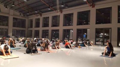 NİLÜFER BELEDİYESİ'NİN KADINLAR İÇİN DÜZENLEDİĞİ YOGA BULUŞMALARI PANCAR DEPOSU'NDA DEVAM