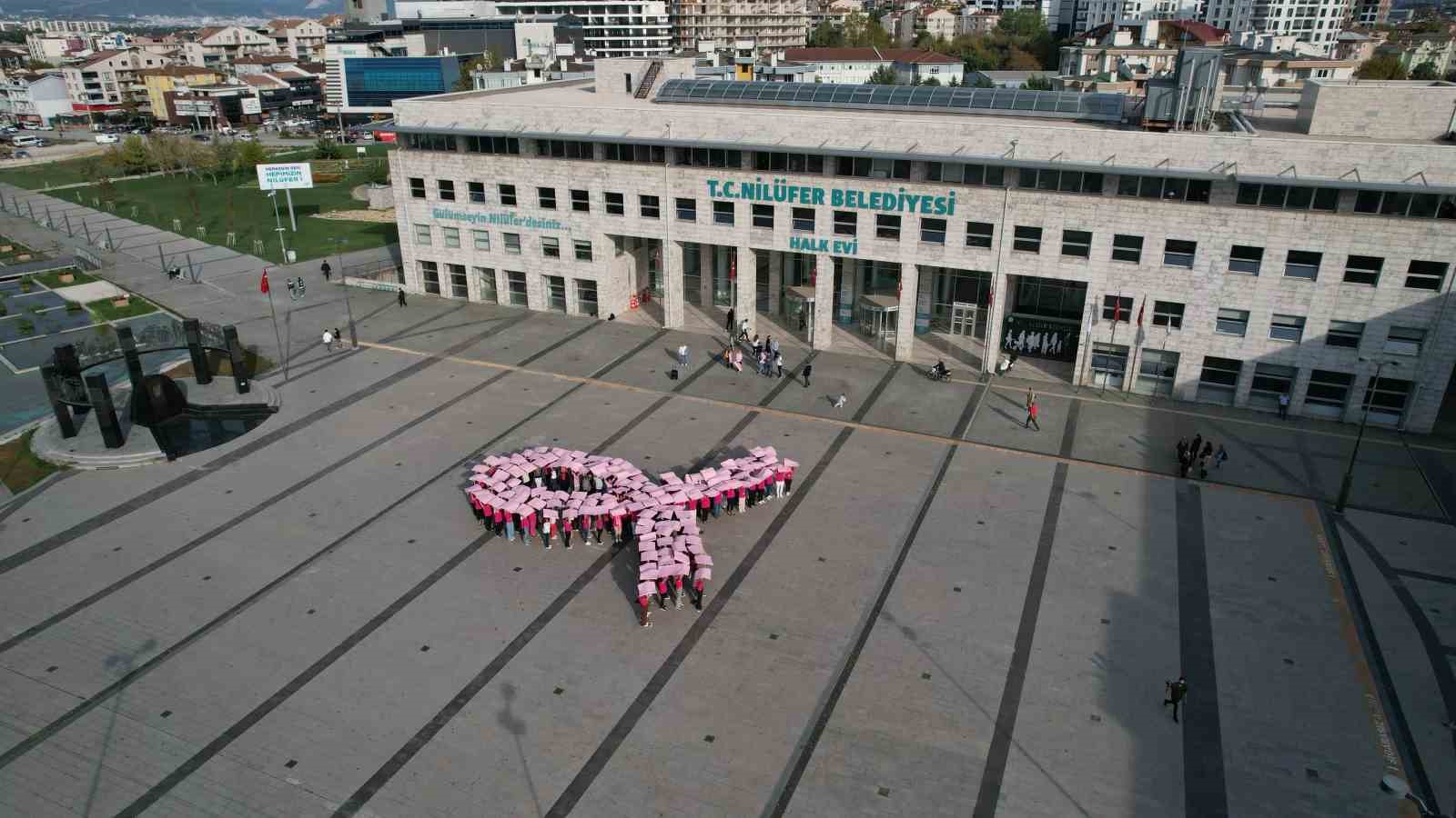 NİLÜFER BELEDİYESİ, MEME KANSERİ FARKINDALIK AYI ETKİNLİKLERİ KAPSAMINDA DÜZENLEDİĞİ PROGRAMLARLA