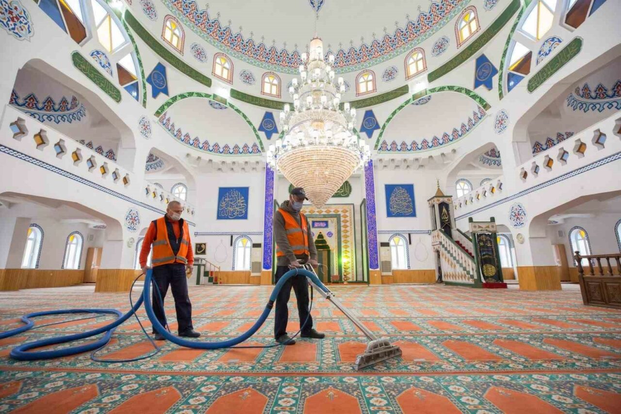 NİLÜFER BELEDİYESİ, YILDA İKİ KEZ GERÇEKLEŞTİRDİĞİ RUTİN TEMİZLİK HİZMETLERİNİN İKİNCİ