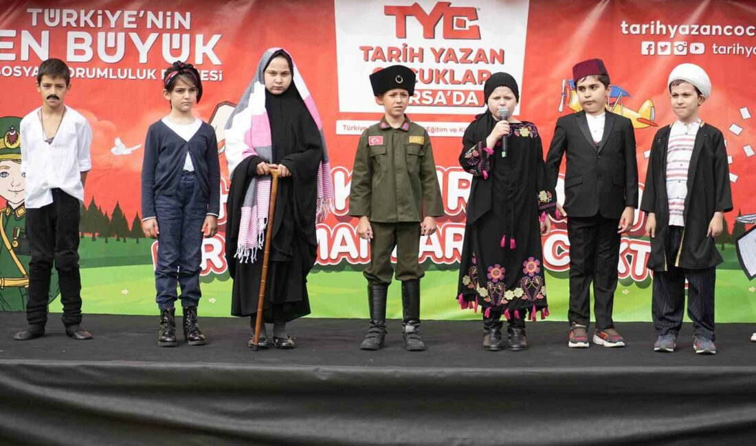 Öğrenciler kostüm giyerek tarihi kahramanları canlandırdı BURSA'DA TARİHE ADINI KAZIMIŞ KAHRAMANLARI ÇOCUKLARA TANITMAK İÇİN HAYATA GEÇİRİLEN