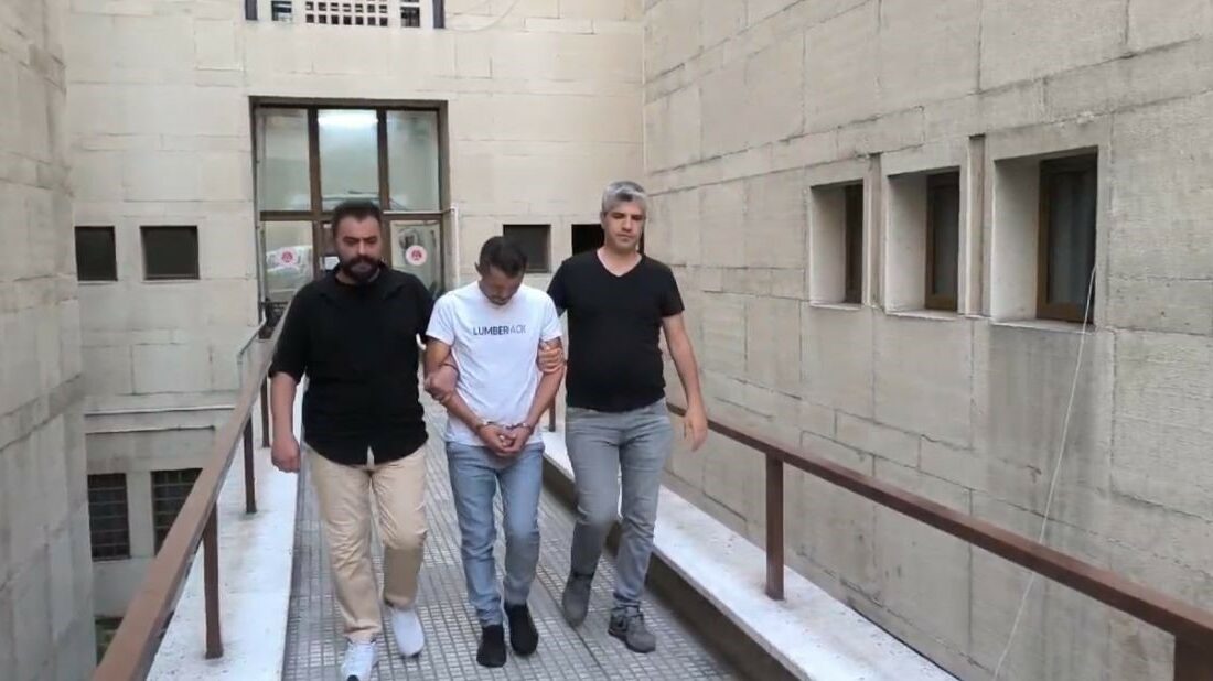 Olmayan evi kiraya verip vatandaşları dolandıran şüpheli yakalandı OLMAYAN EVİ KİRAYA VERİP VATANDAŞLARI DOLANDIRAN ŞÜPHELİ YAKALANDI