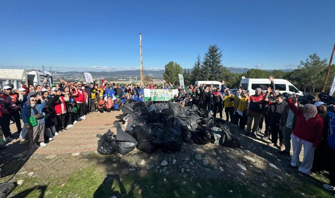 Ormanlar karış karış temizledi TARIM VE ORMAN BAKANLIĞI İLE GENÇLİK VE SPOR BAKANLIĞI, GENÇLERİN