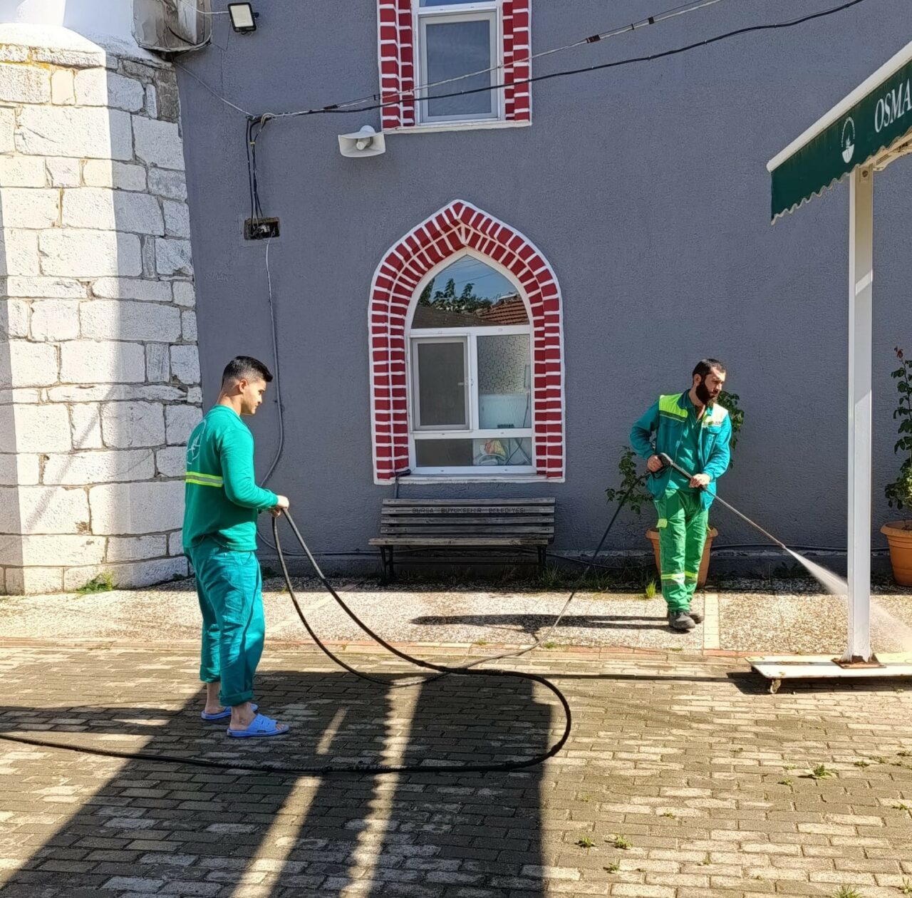 OSMANGAZİ BELEDİYESİ, VATANDAŞLARIN İBADETLERİNİ DAHA HİJYENİK BİR ORTAMDA YAPABİLMESİ İÇİN