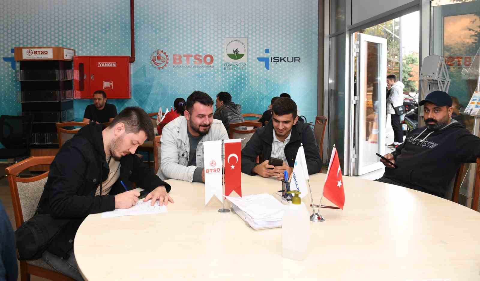 OSMANGAZİ BELEDİYESİ DÜZENLEMİŞ OLDUĞU ‘İSTİHDAM BULUŞMALARI’ İLE İŞ ARAYAN VATANDAŞLARLA