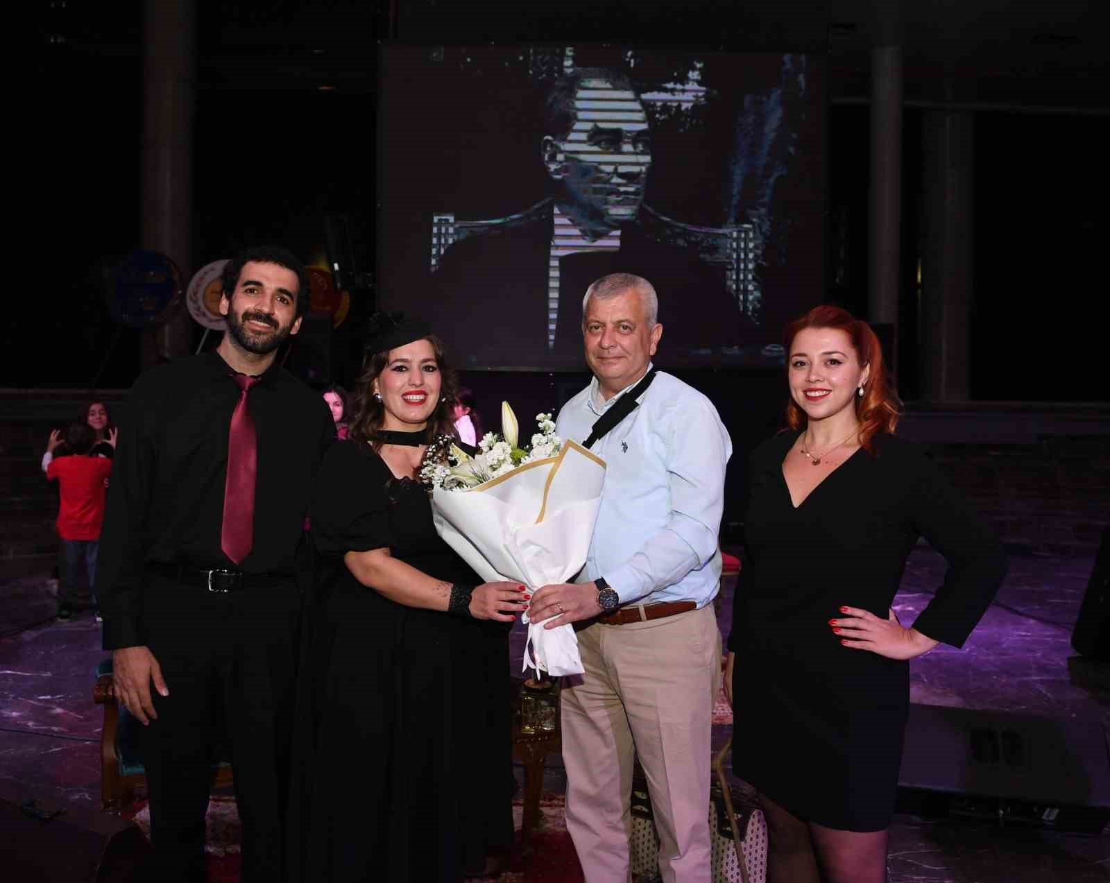 BURSA (İHA) - OSMANGAZİ BELEDİYESİ'NİN 29 EKİM CUMHURİYET BAYRAMI KUTLAMALARI