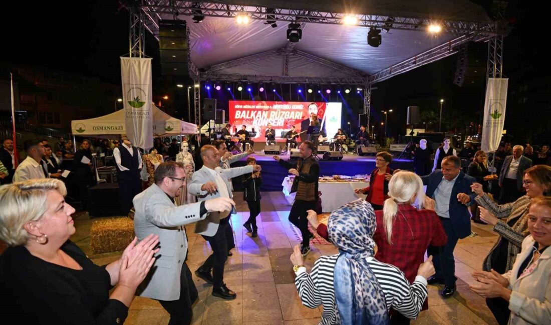 OSMANGAZİ BELEDİYESİ, DÜZENLEDİĞİ MAHALLE KONSERLERİ İLE YURTTAŞLARIN SANATLA BAĞINI GÜÇLENDİRMESİNE
