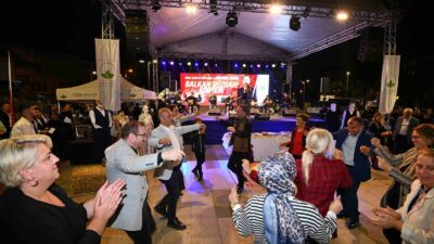 OSMANGAZİ BELEDİYESİ, DÜZENLEDİĞİ MAHALLE KONSERLERİ İLE YURTTAŞLARIN SANATLA BAĞINI GÜÇLENDİRMESİNE