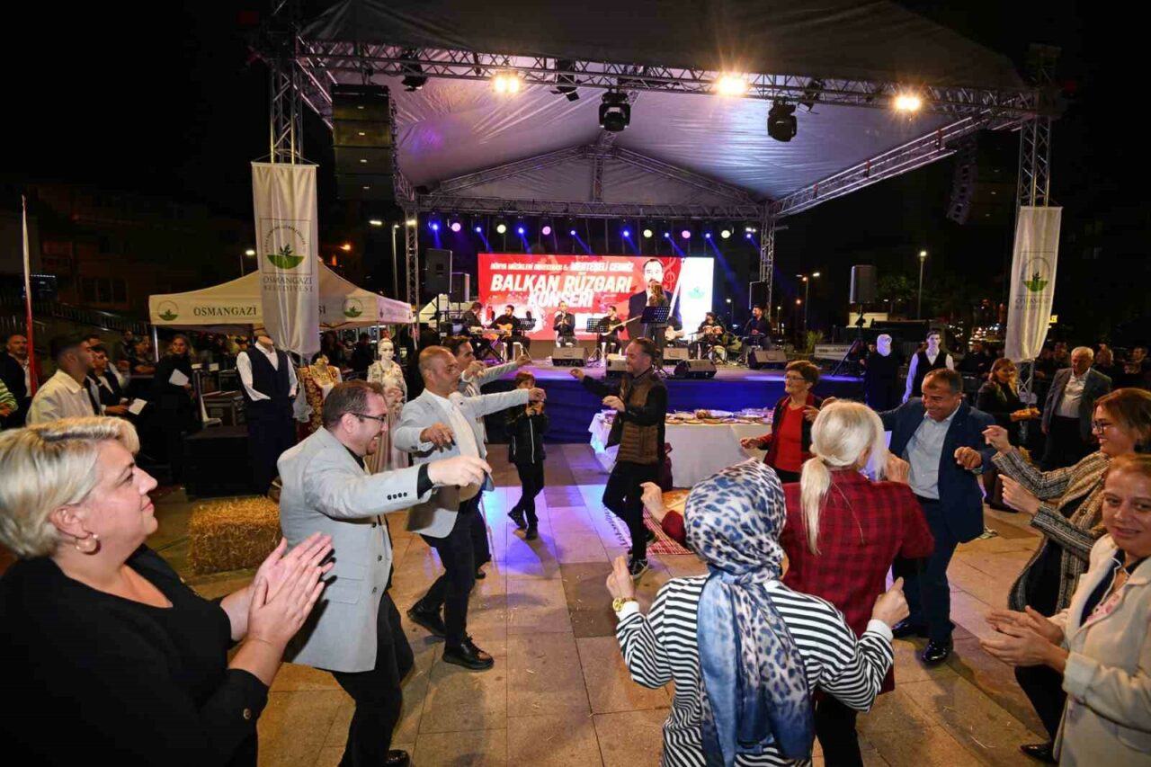 OSMANGAZİ BELEDİYESİ, DÜZENLEDİĞİ MAHALLE KONSERLERİ İLE YURTTAŞLARIN SANATLA BAĞINI GÜÇLENDİRMESİNE