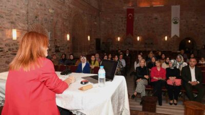 OSMANGAZİ BELEDİYESİ TARAFINDAN BAŞLATILAN ‘KOLEKTİF OKUMA’ ETKİNLİĞİNDE EDİTÖR-SOSYOLOG DEMET ÇORAKLI,