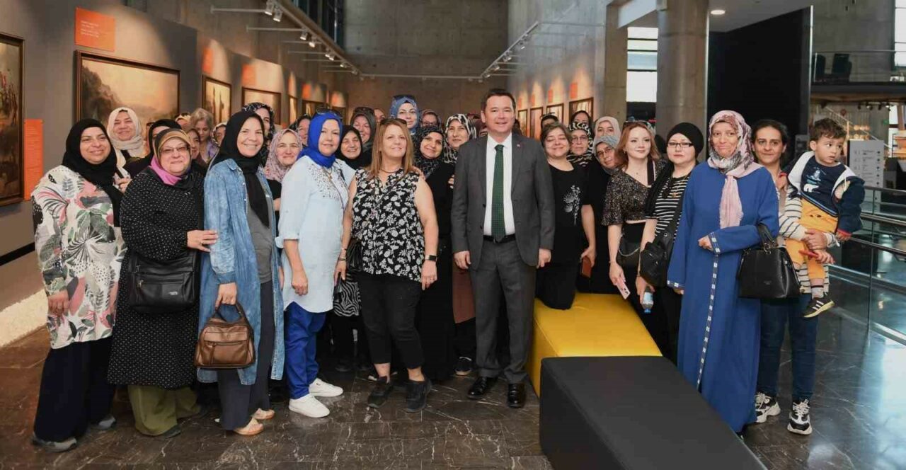 OSMANGAZİ BELEDİYESİ’NİN KADINLARA ÖZEL DÜZENLEDİĞİ ‘BURSA KÜLTÜR GEZİSİ’ TURLARI OLAĞANCA