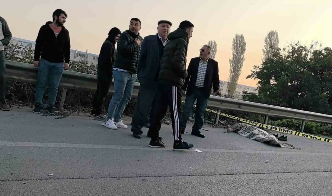 Otomobilin çarptığı adam hayatını kaybetti BURSA'NIN İNEGÖL İLÇESİNDE OTOMOBİLİN ÇARPTIĞI ADAM HAYATINI KAYBETTİ. KAZAYA BAKMAK