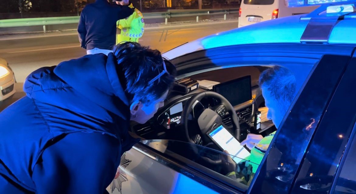 BURSA'DA ALKOL DENETİMİNE TAKILAN BİR SÜRÜCÜ, YÜKSEK PROMİLDEN DOLAYI EHLİYETİNİ