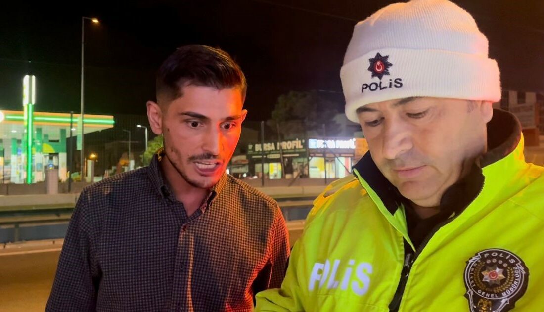 Alkollü arkadaşını kurtarmaya gitti o da ehliyetsiz ve alkollü çıktı BURSA'DA ALKOL UYGULAMASINA TAKILAN BİR SÜRÜCÜ, HEM EHLİYETSİZ HEM DE