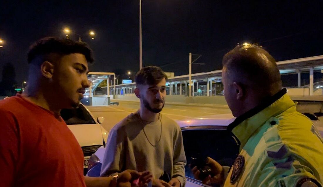 Polisi görünce bahaneler peş peşe geldi, “Kaza yaptım, o yüzden arkadaşım kullandı” POLİSİ GÖRÜNCE BAHANELER PEŞ PEŞE GELDİ, “KAZA YAPTIM, O YÜZDEN
