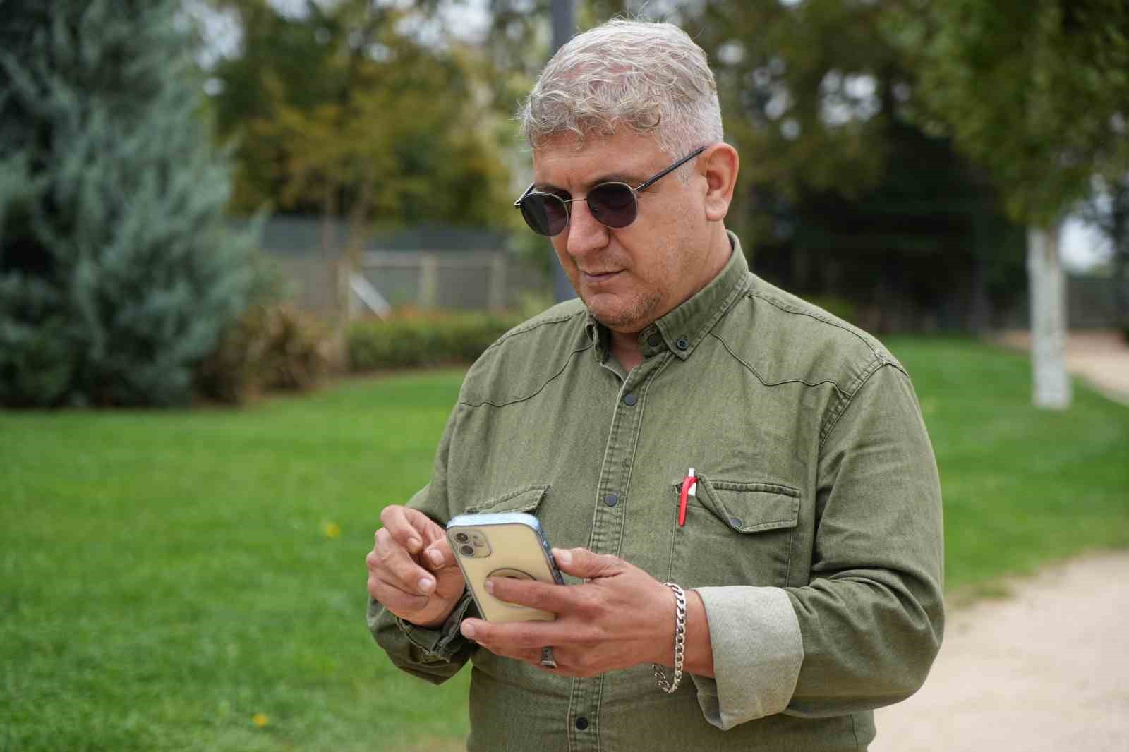 BURSA’DA TANIMADIĞI BİR NUMARAYA CEVAP VEREN ERDİNÇ SEVİNÇ, KENDİSİNİ BANKA