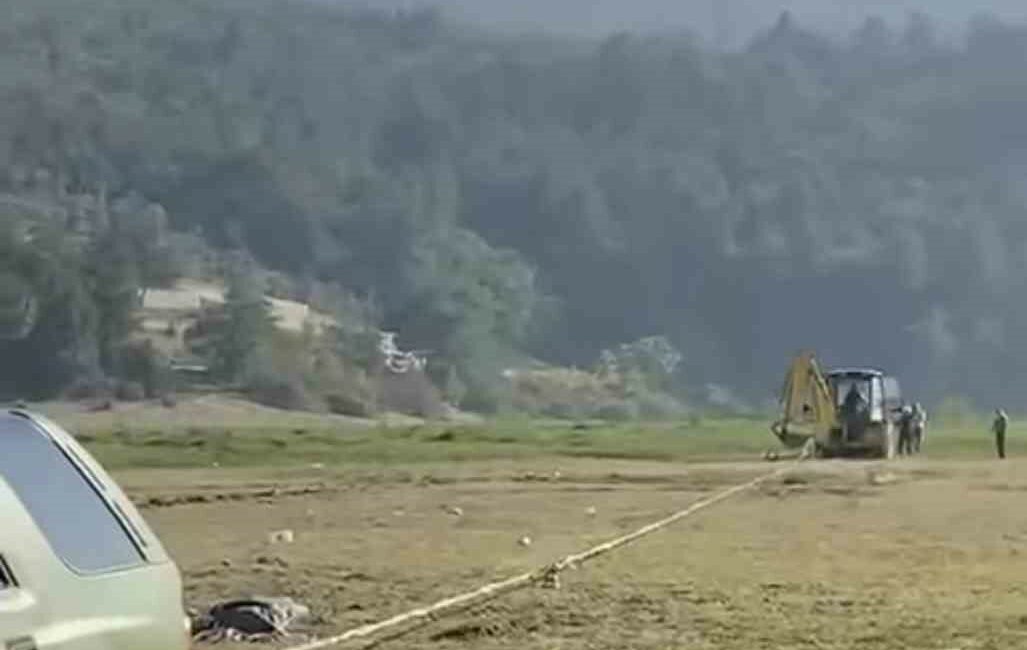 Pikniğe giden bataklığa saplandı, onları kurtarmaya gidenler de mahsur kaldı PİKNİĞE GİDEN BATAKLIĞA SAPLANDI