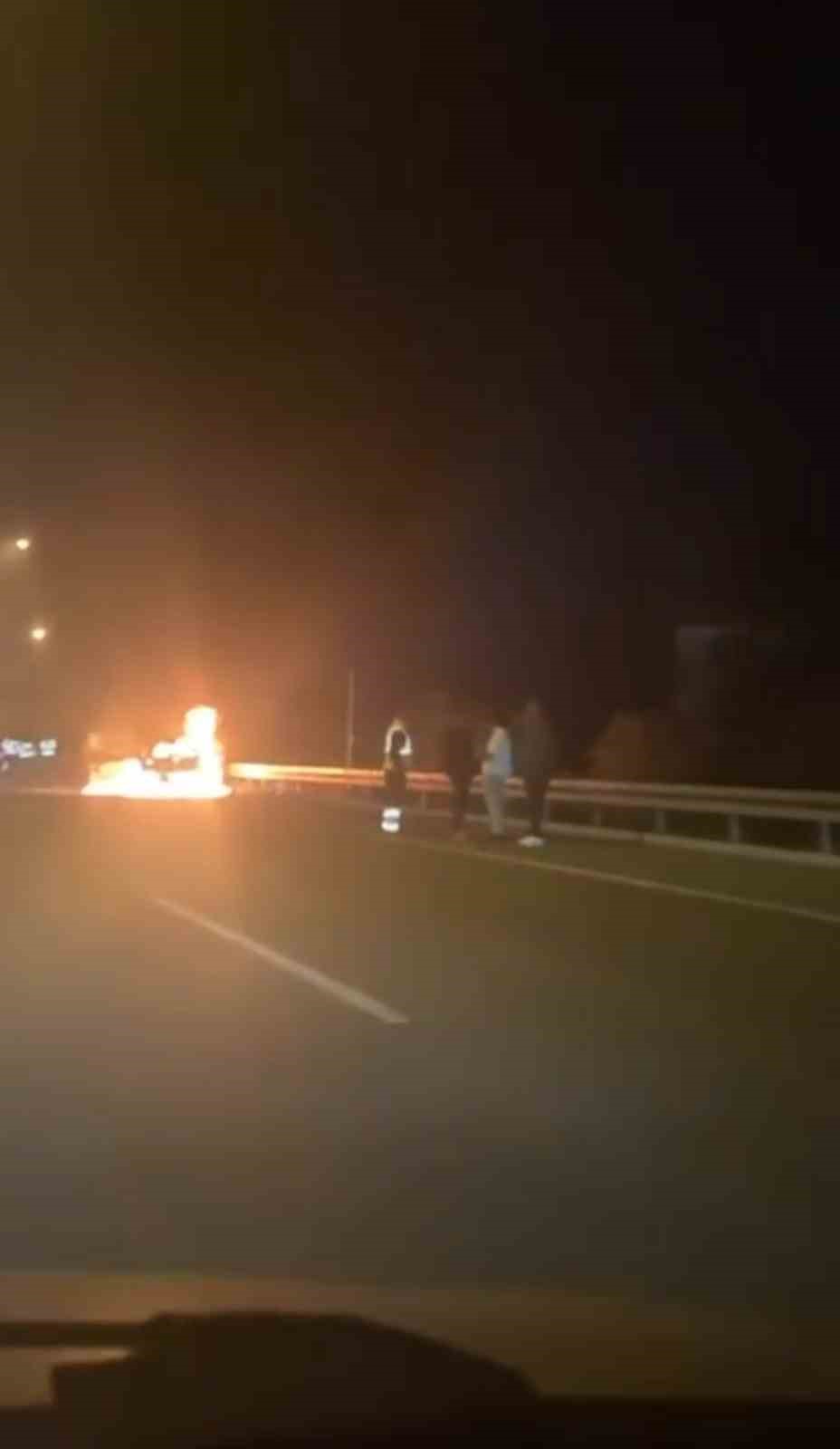 SEYİR HALİNDEKİ ARAÇ ALEV TOPUNA DÖNDÜ