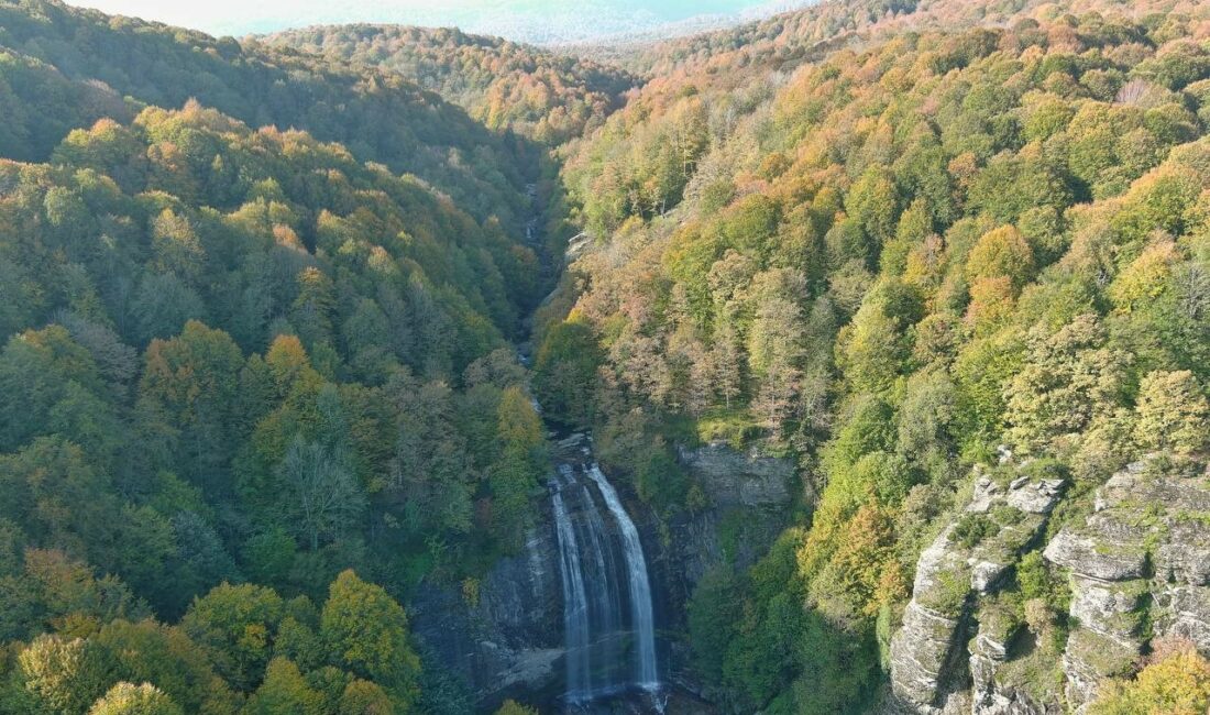 BURSA’NIN MUSTAFAKEMALPAŞA İLÇESİNDE, DOĞAL GÜZELLİĞİYLE BİLİNEN SUUÇTU ŞELALESİ SONBAHARIN SON