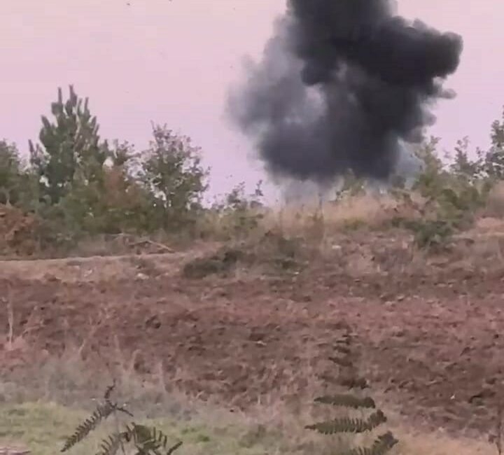 Tarlayı süren çiftçi patlamamış el bombası buldu BURSA'NIN İNEGÖL İLÇESİNDE TARLAYI SÜREN ÇİFTÇİ YUNANLILARA AİT PATLAMAMIŞ EL