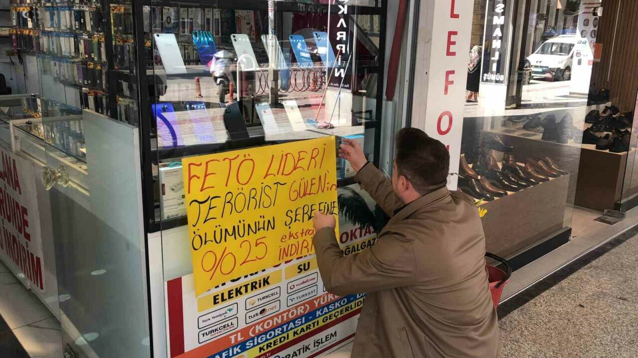 İNEGÖL BAYRAK TELEKOM TEKNİK SERVİS İŞLETMECİSİ SÜLEYMAN BAYRAK, İŞYERİNİN CAMINA