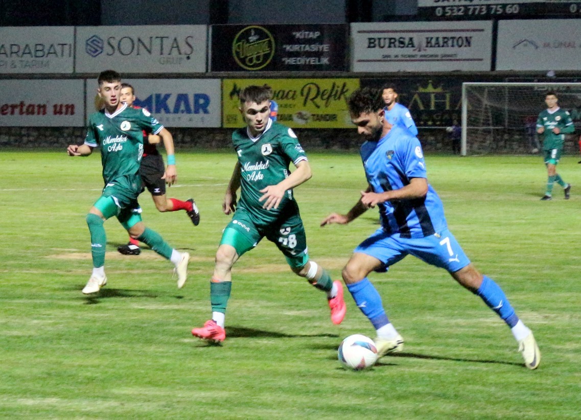 TFF 2’NCİ LİG KIRMIZI GRUP 8’NCİ HAFTA MÜCADELESİNDE KARACABEY BELEDİYESPOR,