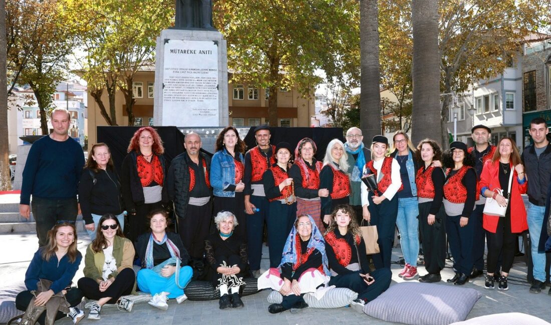 ’Tiyatro Mudanya’ tam not altı MUDANYA BELEDİYESİ BÜNYESİNDE ÇALIŞMALARINI SÜRDÜREN 'TİYATRO MUDANYA' İZLEYENLERDEN TAM NOT