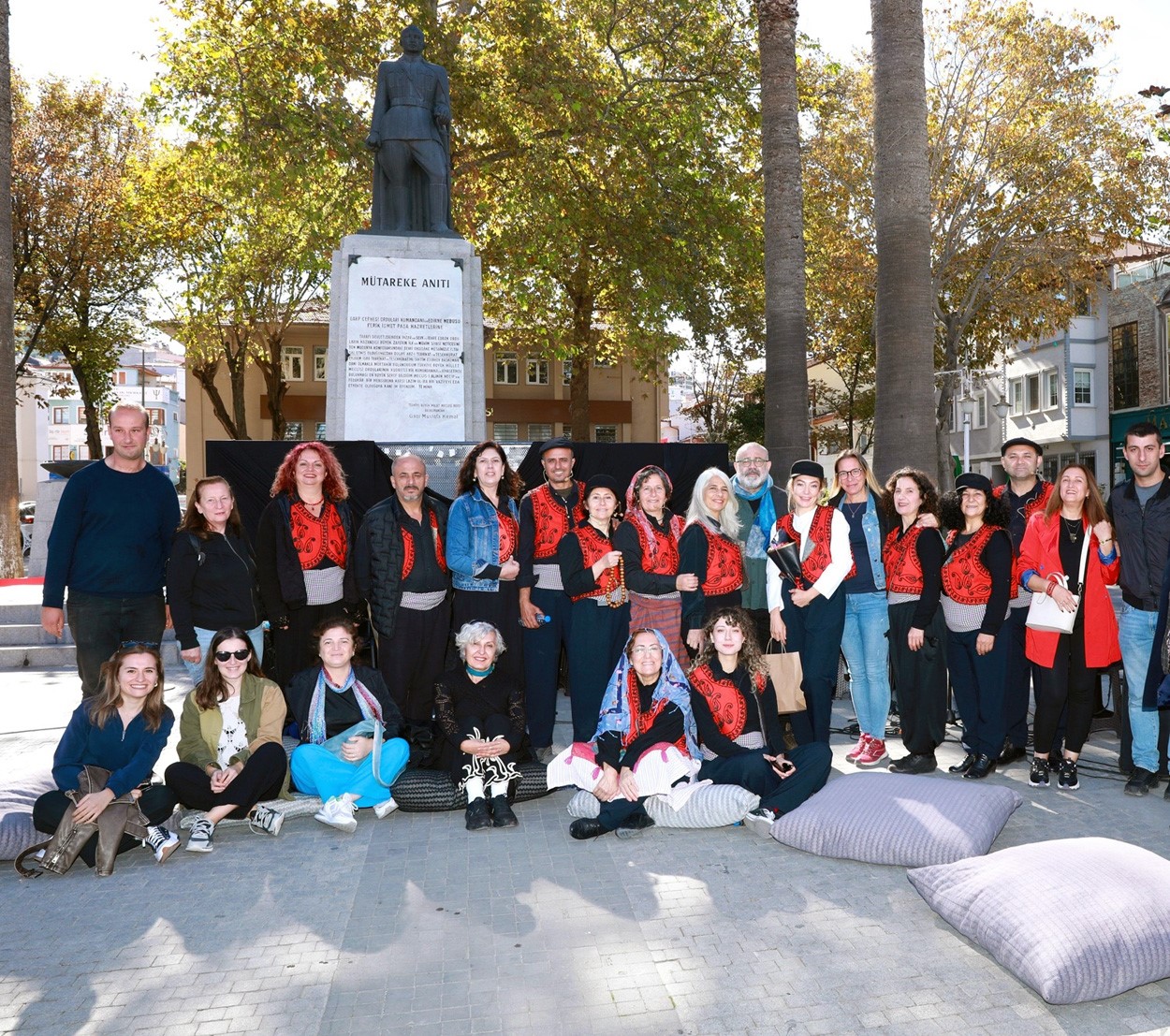 MUDANYA BELEDİYESİ BÜNYESİNDE ÇALIŞMALARINI SÜRDÜREN 'TİYATRO MUDANYA' İZLEYENLERDEN TAM NOT