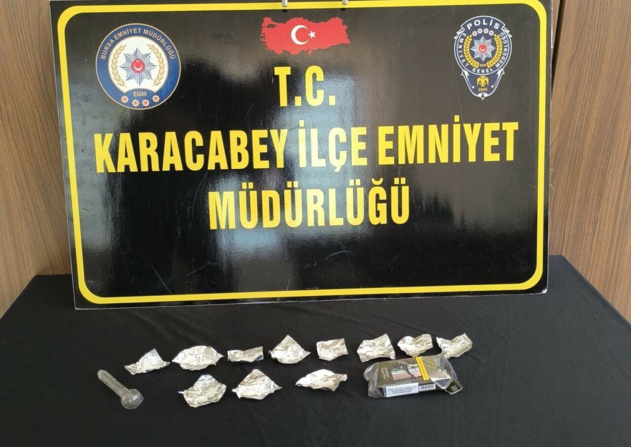 BURSA'NIN KARACABEY İLÇESİNDE DÜZENLENEN UYUŞTURUCU OPERASYONUNDA GÖZALTINA ALINAN ŞÜPHELİ C.B.