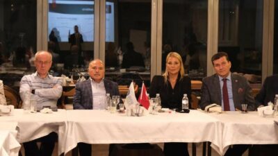 UZMANLAR TÜRKİYE EKONOMİSİNİ DOSABSİAD’DA DEĞERLENDİRDİ