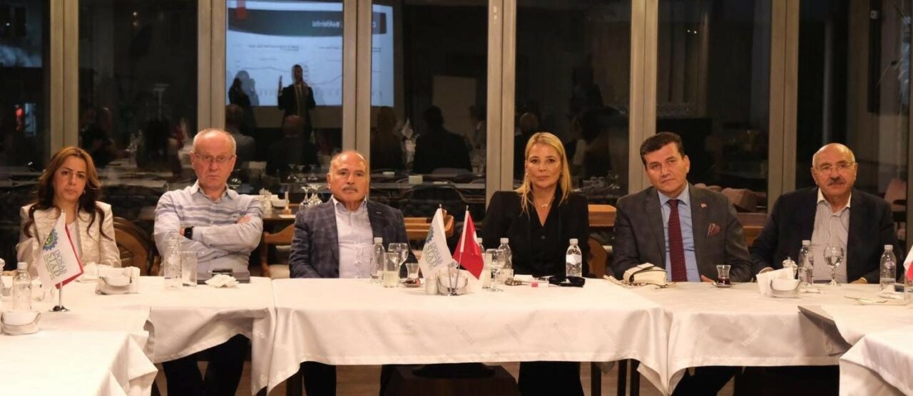 UZMANLAR TÜRKİYE EKONOMİSİNİ DOSABSİAD’DA DEĞERLENDİRDİ