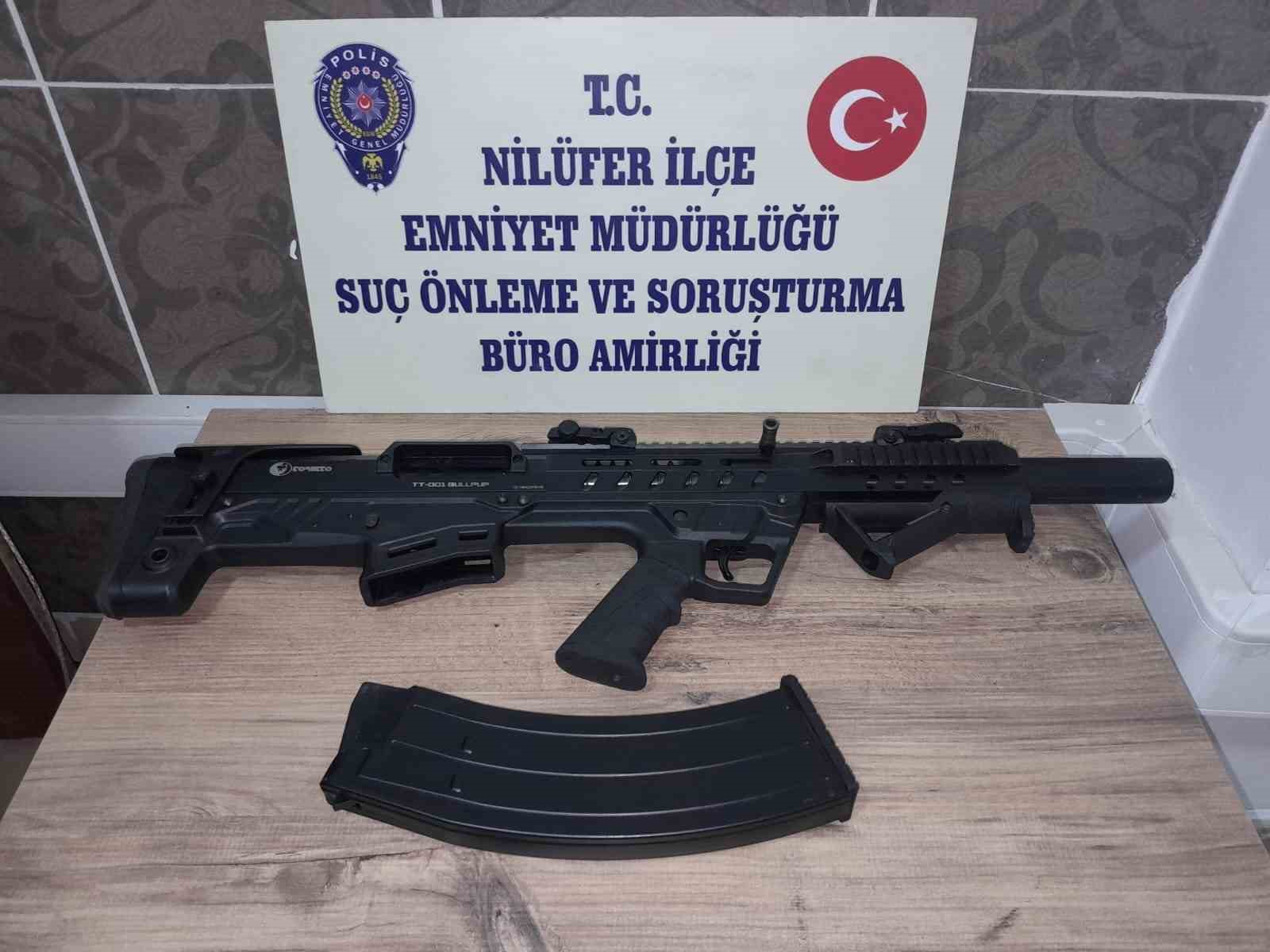 BURSA'DA UZUN NAMLULU SİLAH İLE HAVAYA ATEŞ AÇAN ŞÜPHELİ, KISA