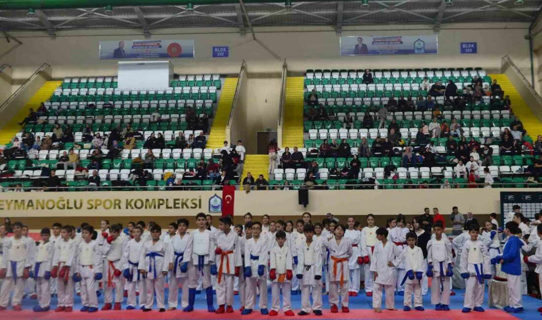 YILDIRIM BELEDİYESİ'NİN NAİM SÜLEYMANOĞLU SPOR KOMPLEKSİ'NDE DÜZENLENDİĞİ 29 EKİM CUMHURİYET