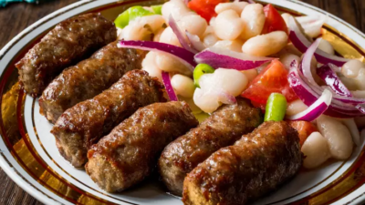 Bölgelere göre değişen köfte tarifleri oldukça seviliyor. İnegöl köfte de