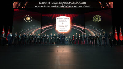 Bursa'nın yaşayan insan hazineleri; Karagöz Sanatçısı Şinasi Çelikkol ve çini