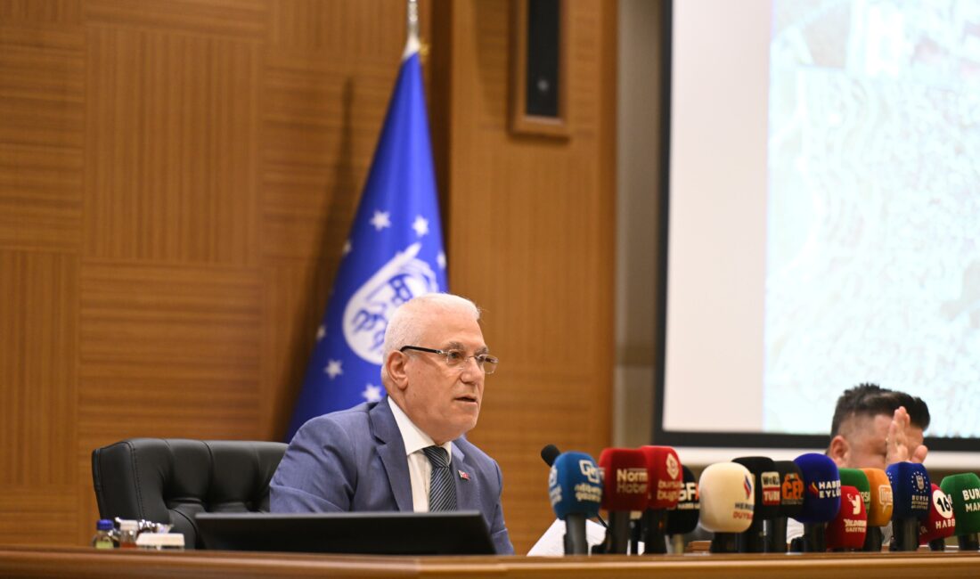 Bursa Büyükşehir Belediye Başkanı Mustafa Bozbey’den kayyum tepkisi Mardin, Batman ve Halfeti Belediye Başkanlarının görevden uzaklaştırılarak, yerlerine kayyum