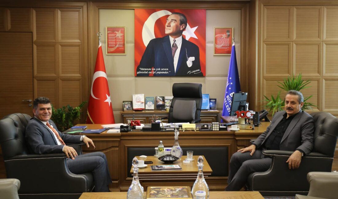 Faruk Çelik’ten Bursa Büyükşehir’e dikkat çeken ziyaret Eski Bakan ve AK Parti Artvin Milletvekili Faruk Çelik, Bursa