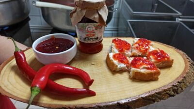 Bursa’da geleneksel yöntemler kullanan ve içerisinde katkı maddesi olmadan reçel