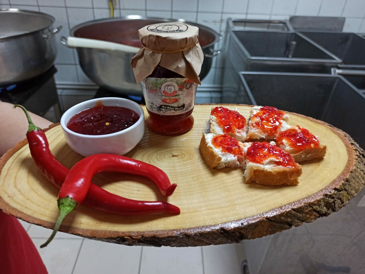 Bursa’da geleneksel yöntemler kullanan ve içerisinde katkı maddesi olmadan reçel