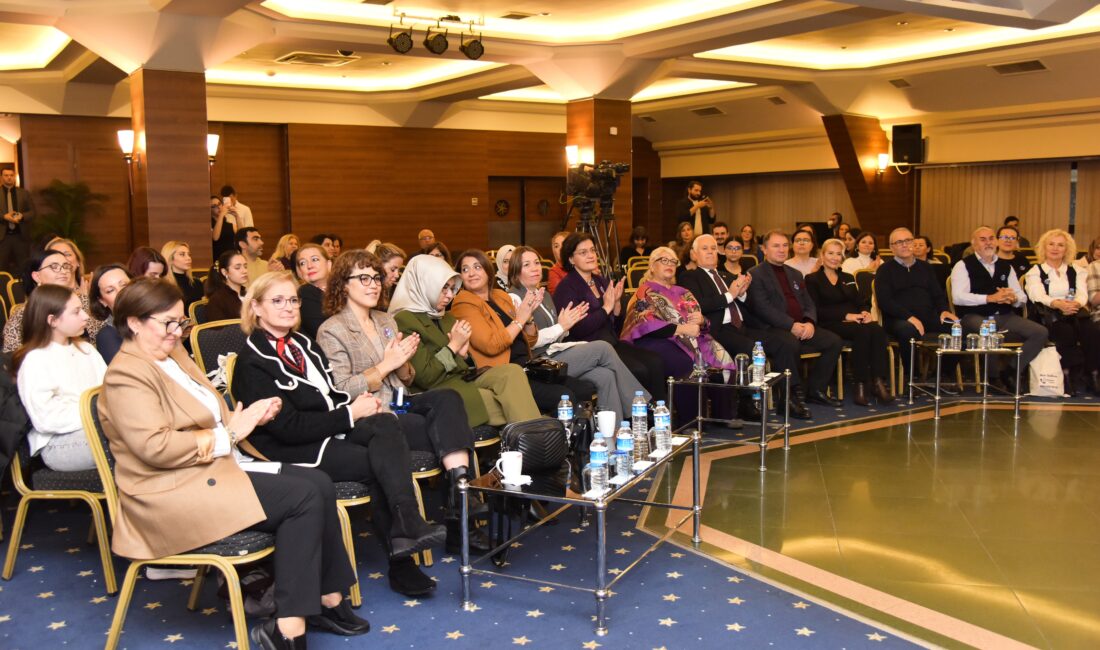 Erkek diliyle şiddeti konuştular Mor Salkım Kadın Dayanışma Derneği tarafından 25 Kasım Kadına Yönelik