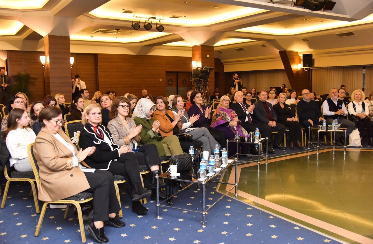 Mor Salkım Kadın Dayanışma Derneği tarafından 25 Kasım Kadına Yönelik