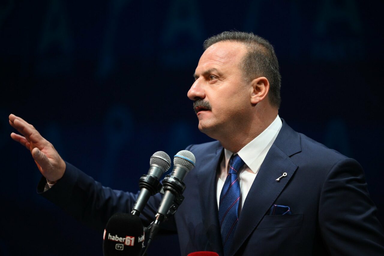 Anahtar Parti Lideri Ağıralioğlu’nun ilk ziyareti Bursa’ya Uzun süredir hazırlıklarını yaptığı partisini 28 Ekim'de kuran Yavuz Ağıralioğlu'ndan