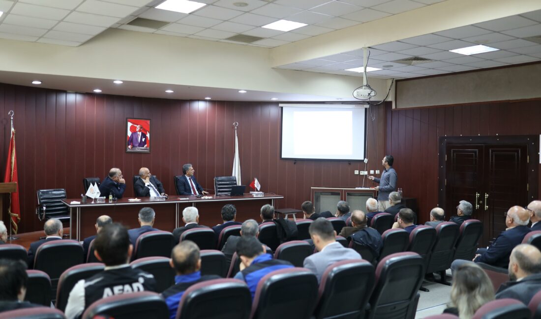 Gemlik protokolü ilçenin geleceği için buluştu Gemlik protokolü, Gemlik Kaymakamı Osman Aslan Canbaba başkanlığında, Gemlik Ticaret