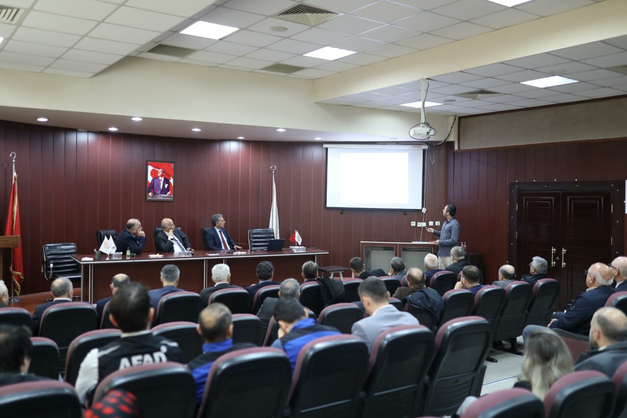 Gemlik protokolü, Gemlik Kaymakamı Osman Aslan Canbaba başkanlığında, Gemlik Ticaret