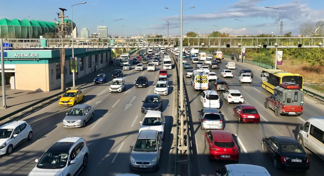 Bursa’da araç sayısı bir ayda 8 binden fazla arttı Bursa’da trafiğe kayıtlı araç sayısı eylül ayından bu yana 8