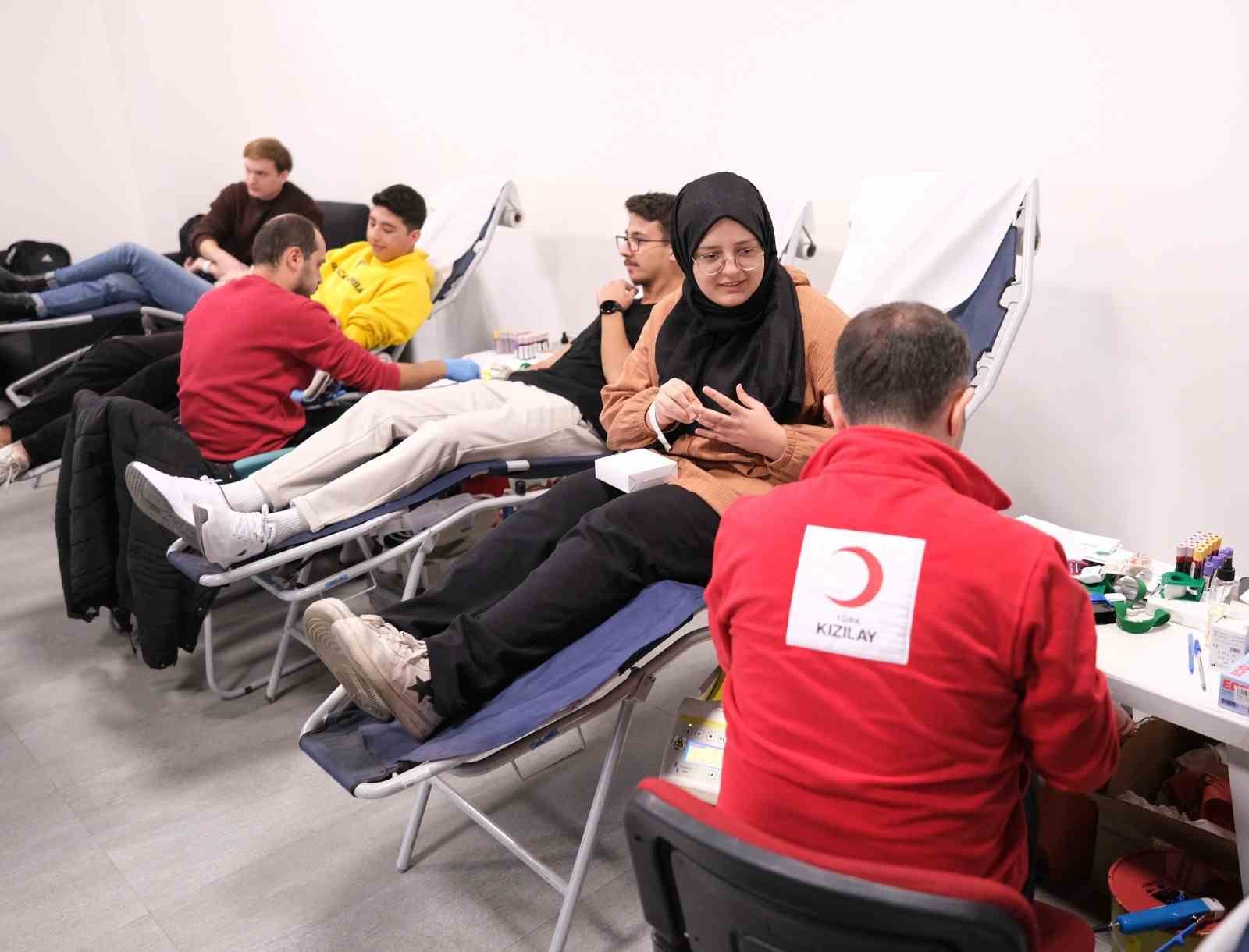 MUDANYA ÜNİVERSİTESİ ÖĞRENCİ, AKADEMİSYEN VE ÇALIŞANLARI YÜZLERCE İNSANIN HAYATINA UMUT