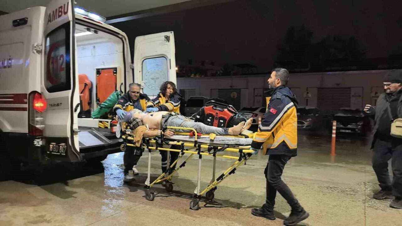 Bursa’nın İnegöl ilçesinde kar yağışı nedeniyle anteni temizlemek için çıktığı