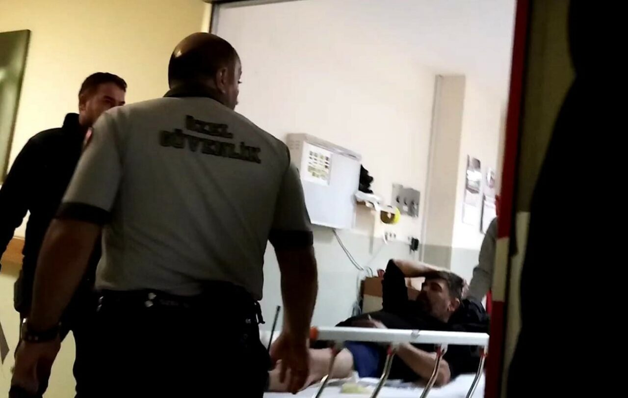 GİDERİNİ AÇMAYA GELDİĞİ EVİN SAHİBİNİ VURDU